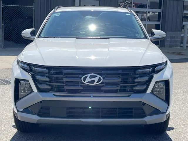 Used 2025 White Hyundai SEL Convenience image 16