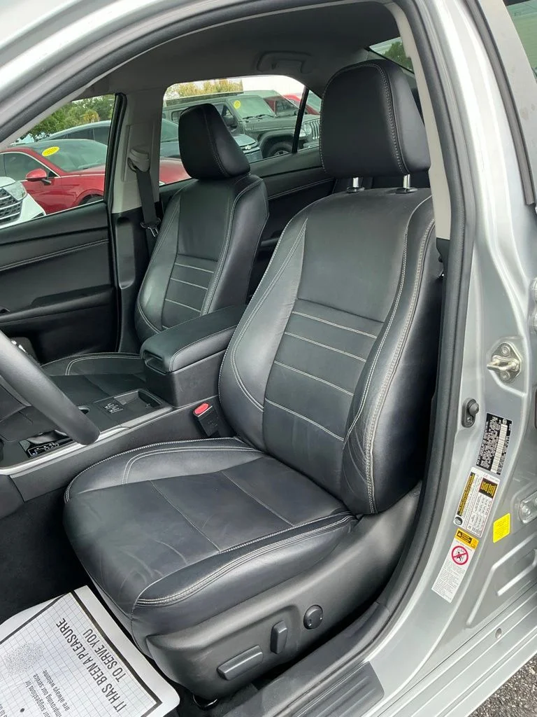 Used 2017 Silver Toyota XLE image 35