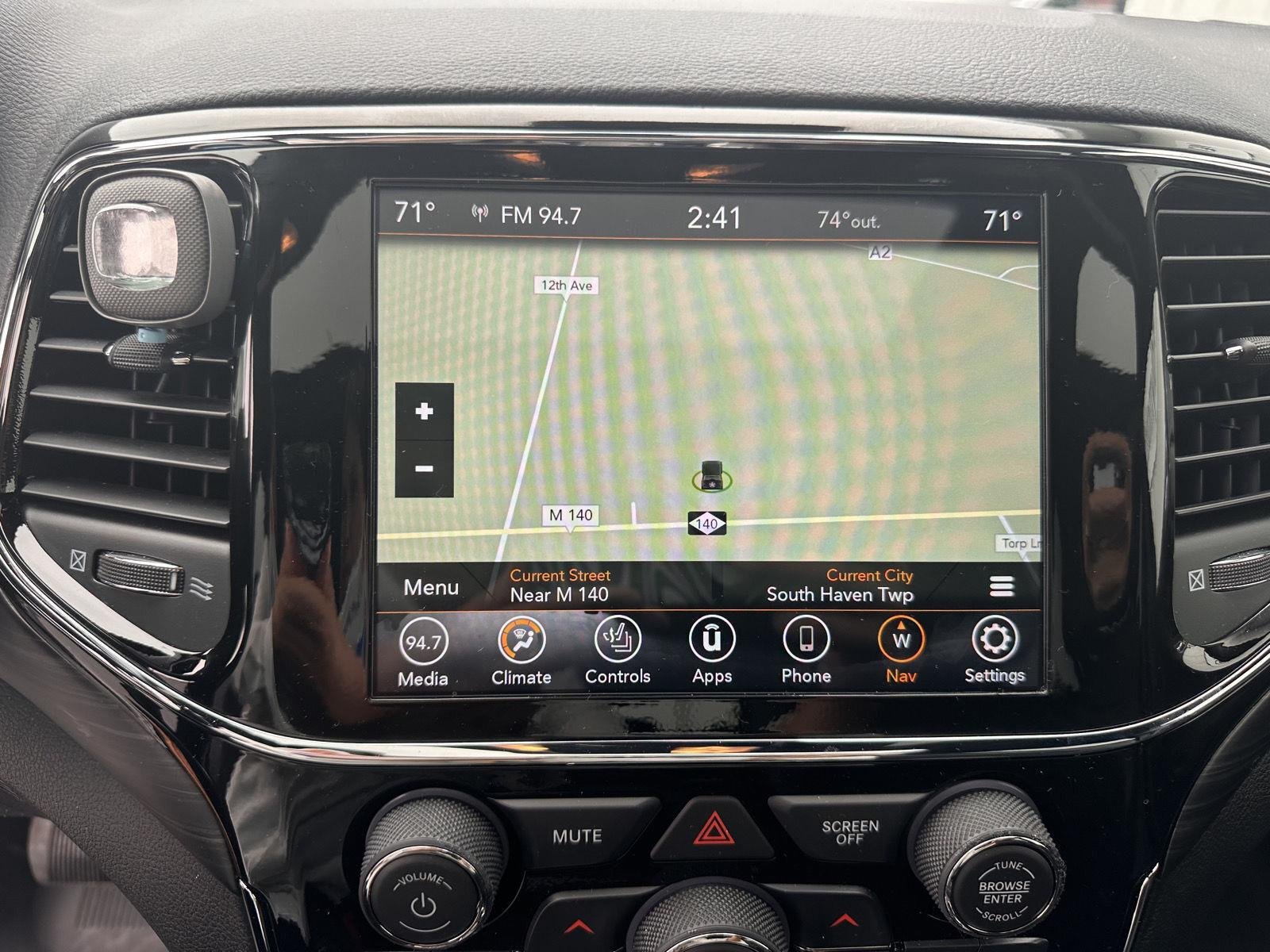 Used 2021 Diamond Black Crystal Pearlcoat Jeep Laredo X image 12