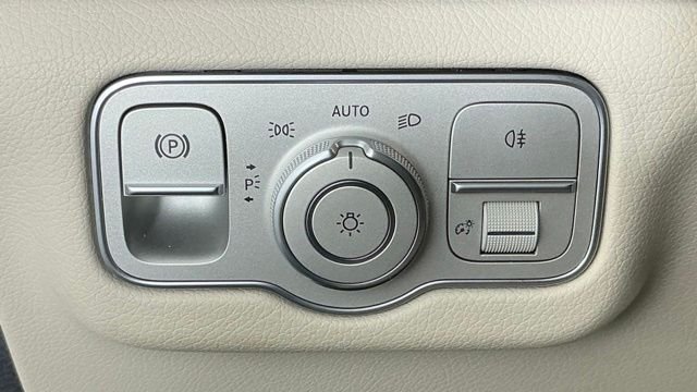 Used 2022 White Mercedes-Benz GLE 350 image 9