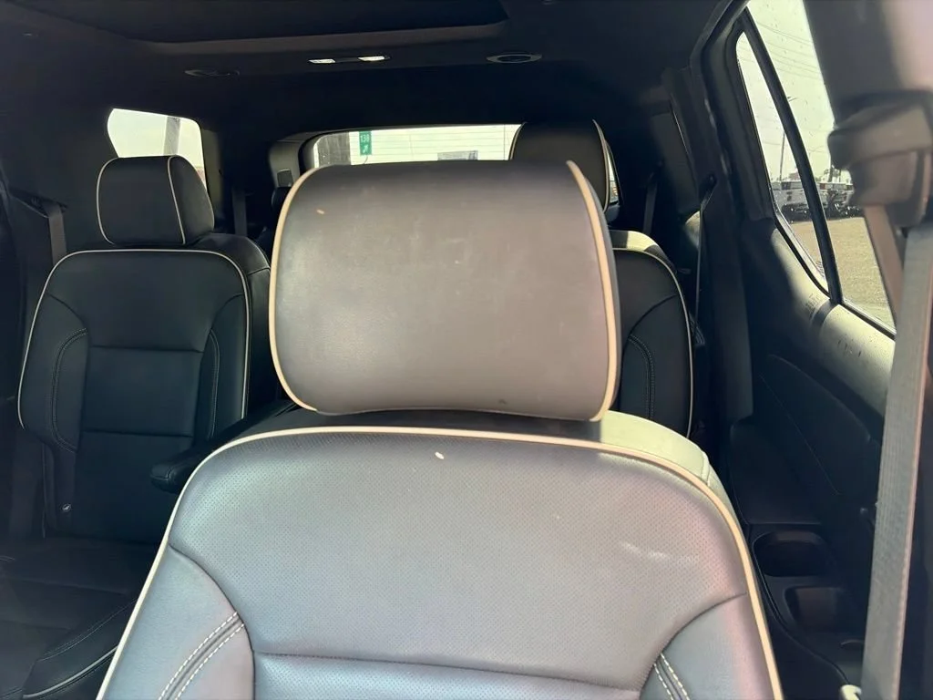 Used 2023 Iridescent Pearl Tricoat Chevrolet Premier image 17