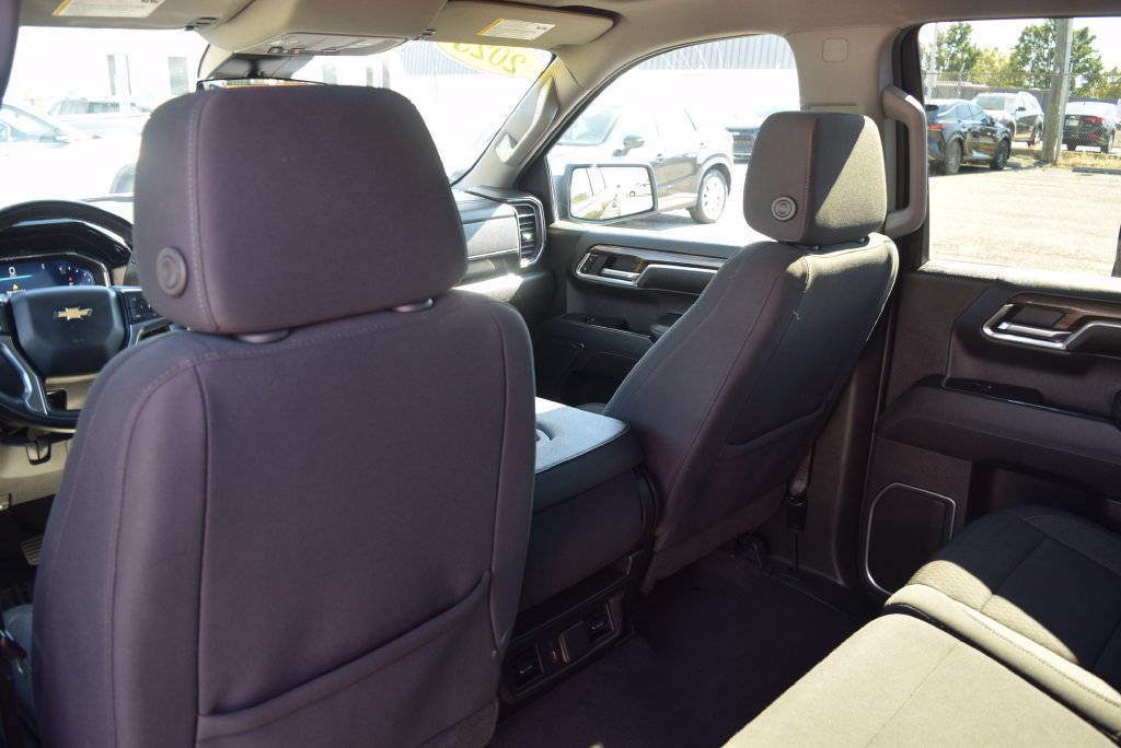 Used 2023 BLACK Chevrolet LT image 13