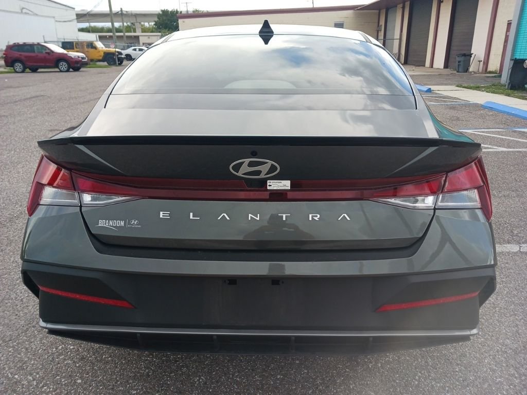 2025 Hyundai Elantra SEL - Photo 4