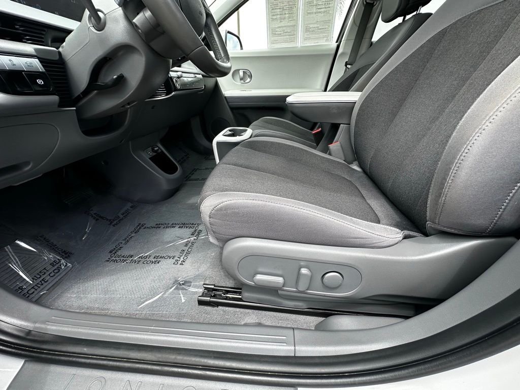 Used 2024 Gray Hyundai SEL image 22