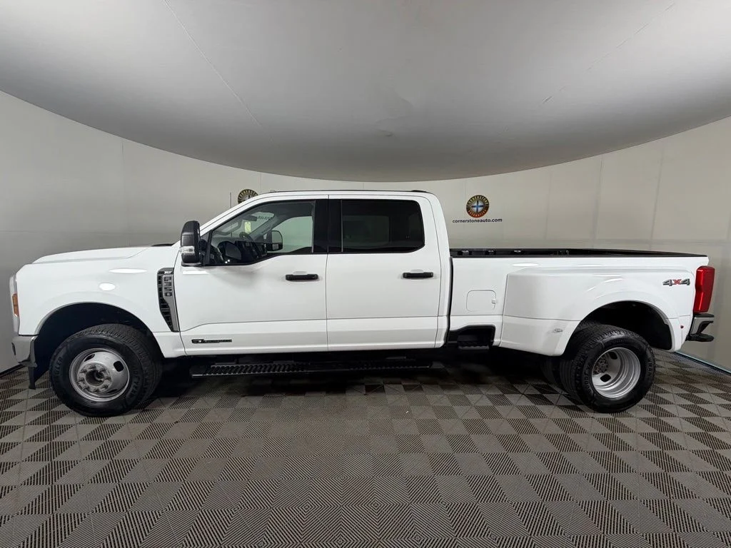 Certified Used 2025 Oxford White Ford XLT image 19