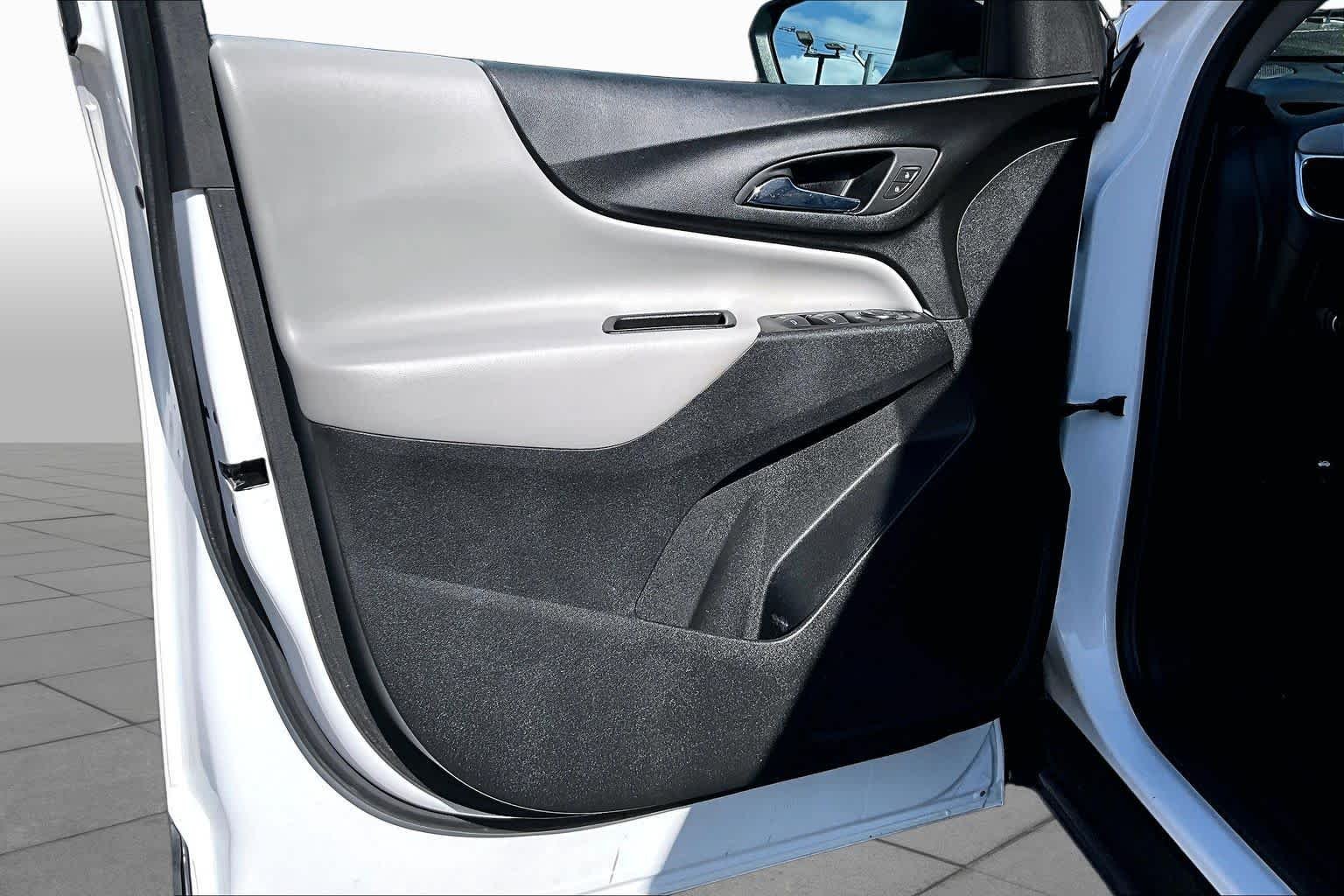 Used 2022 Summit White Chevrolet LS image 21