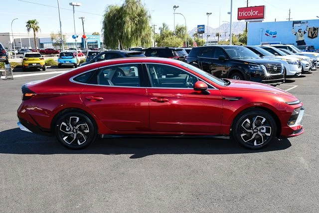 Used 2024 Red Hyundai SEL image 6