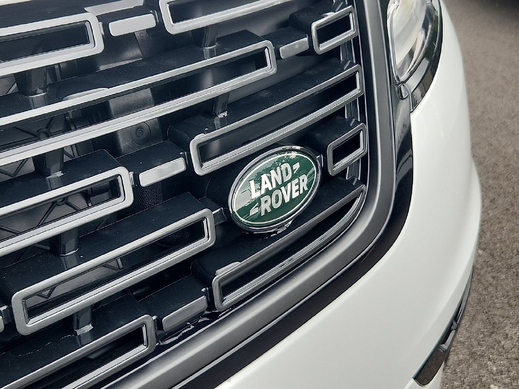 New 2026 Fuji White Land Rover P250 Base image 11