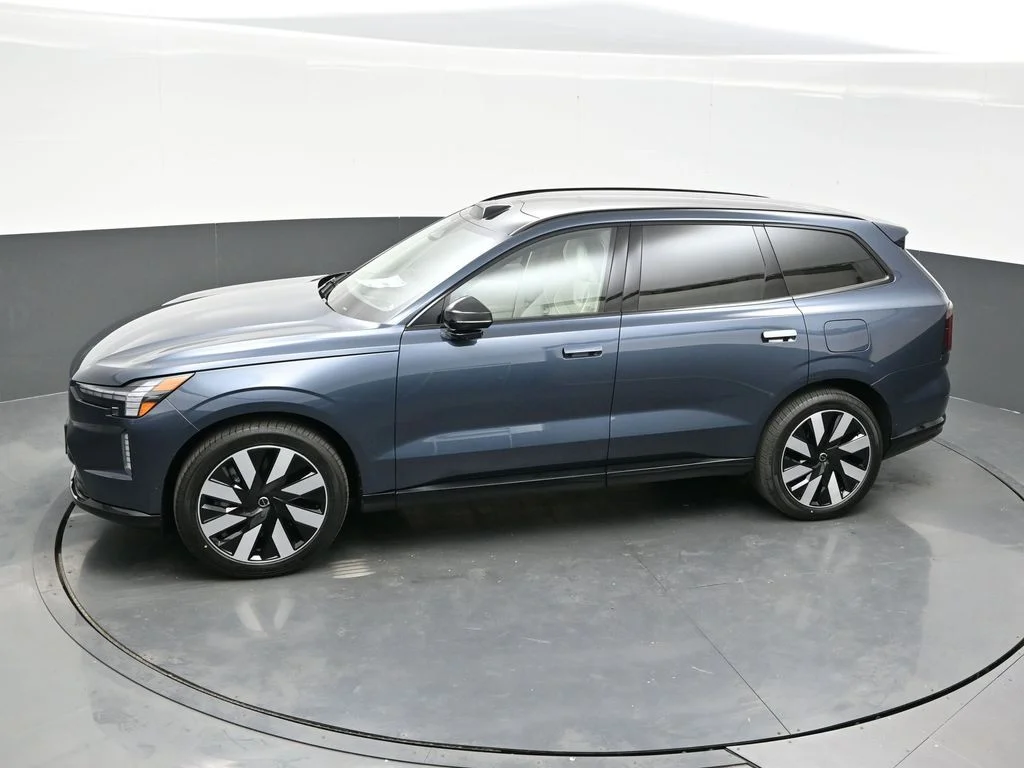 New 2025 Denim Blue Volvo Ultra image 19
