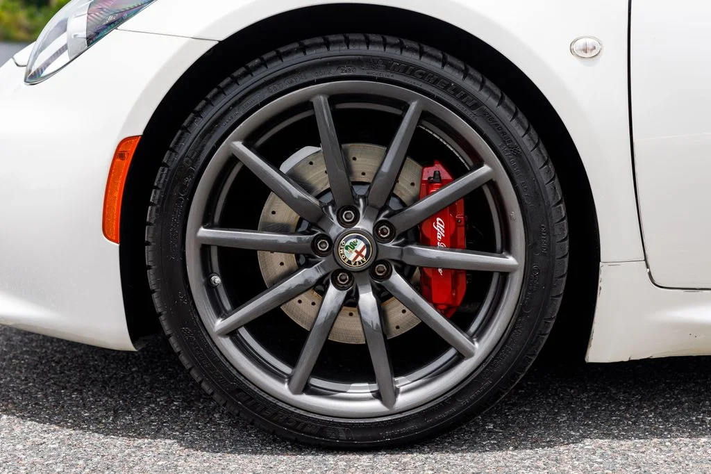 Used 2016 White Alfa Romeo Base image 31