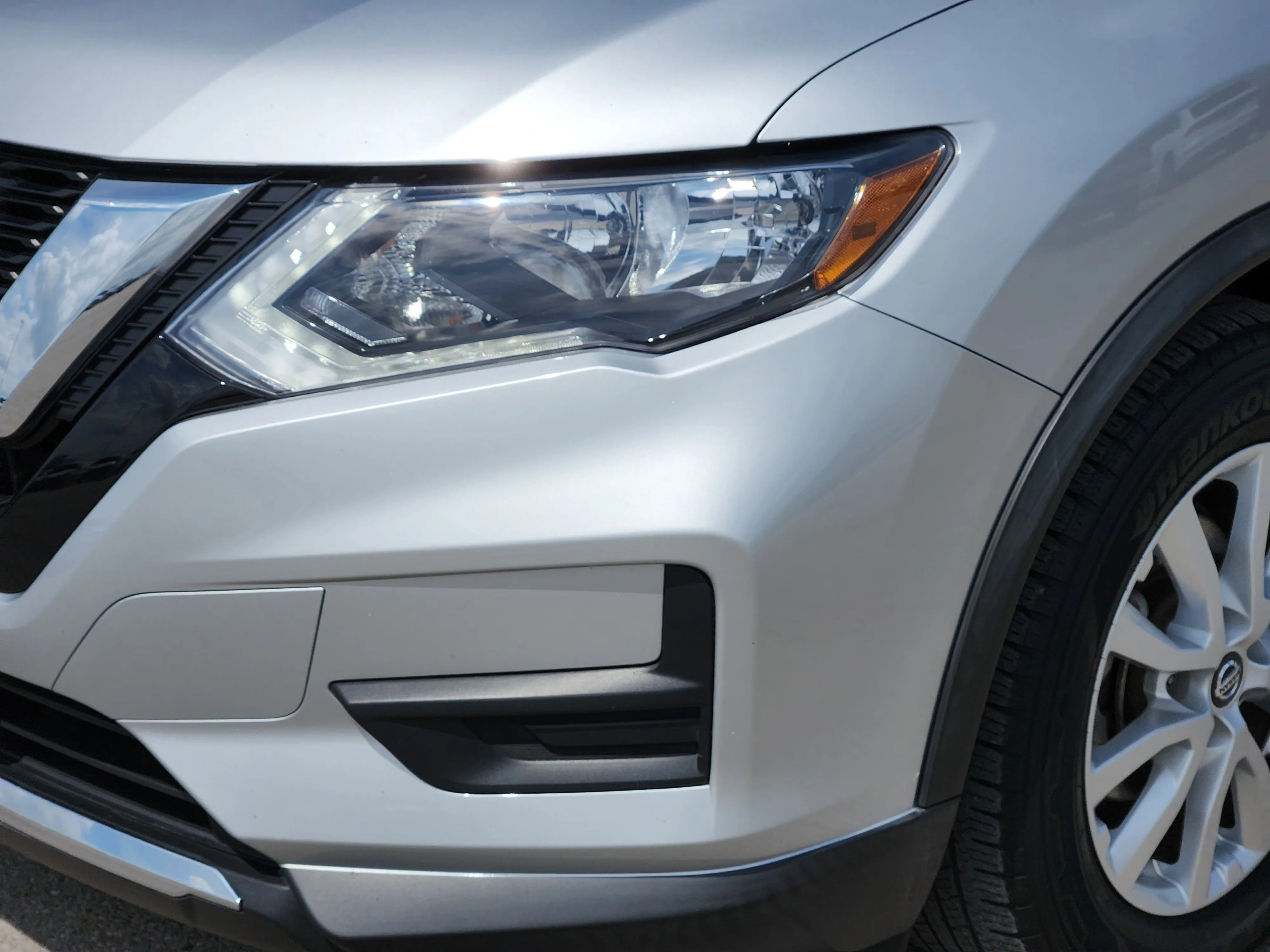 Used 2019 Brilliant Silver Metallic Nissan SV image 9
