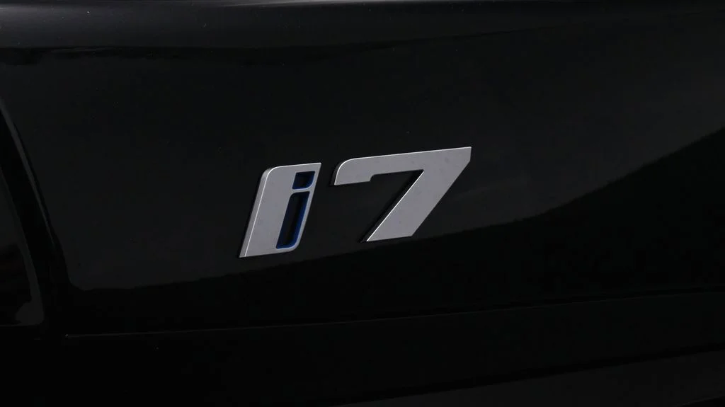 2025 BMW i7 50 - Photo 21