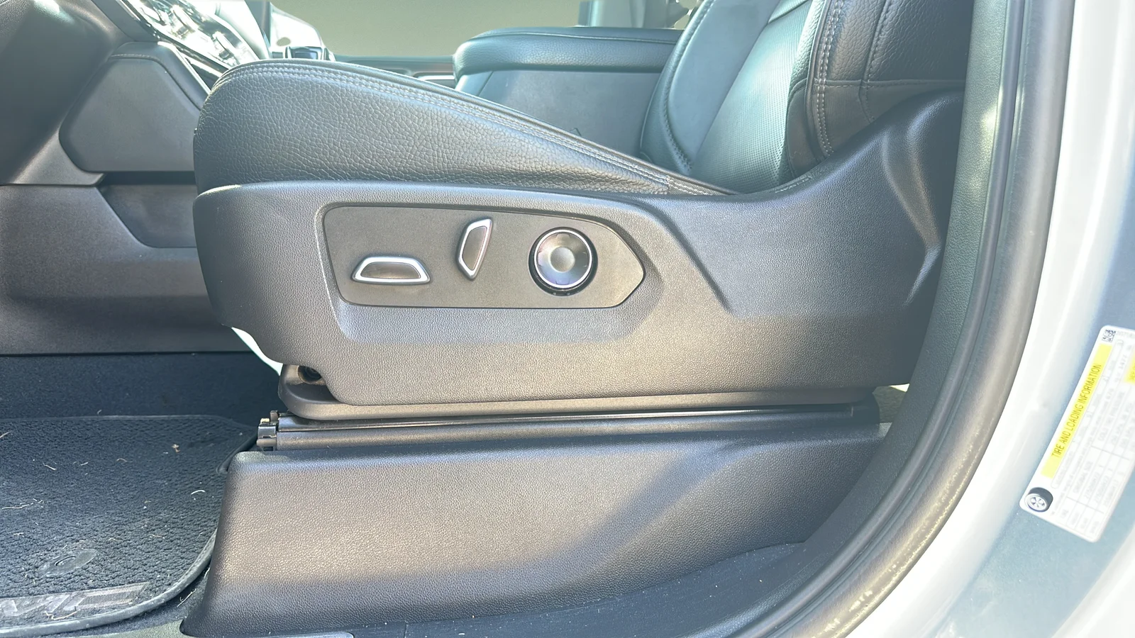 Used 2024 Silver GMC Denali image 10