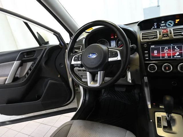 Used 2017 White Subaru 2.5i Premium image 27