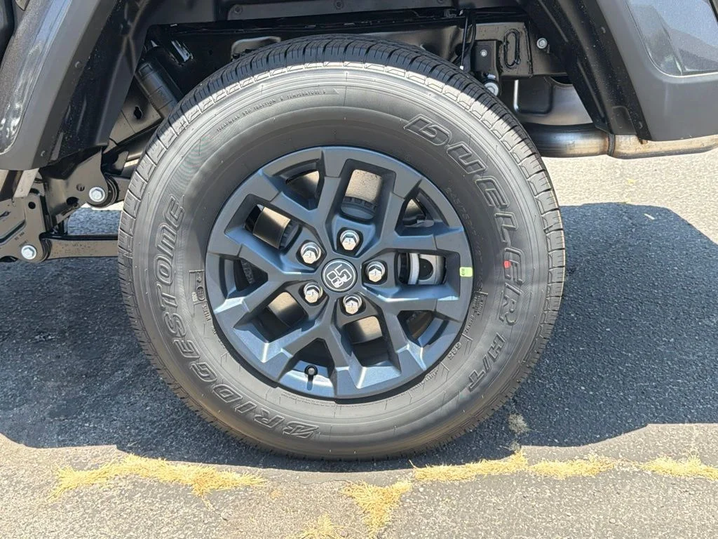 New 2026 Granite Crystal Metallic Clear-Coat Exterior Paint Jeep  image 15
