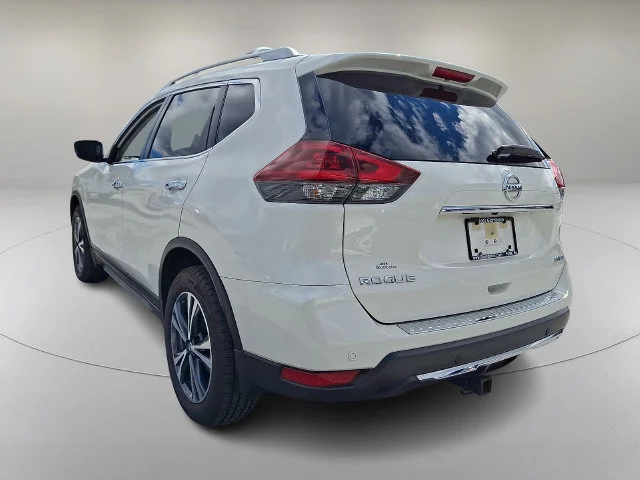 Used 2020 White Nissan SV image 4