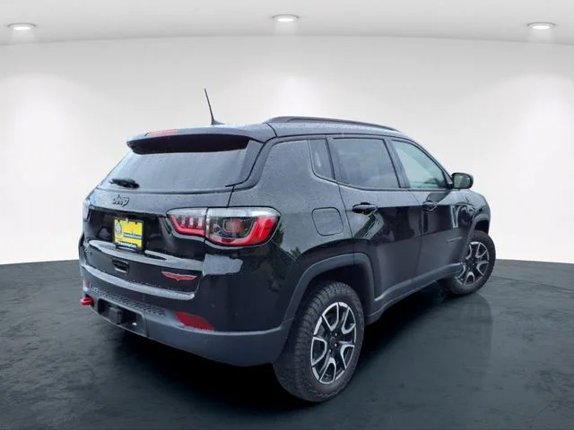 Used 2025 Black Jeep Trailhawk image 8