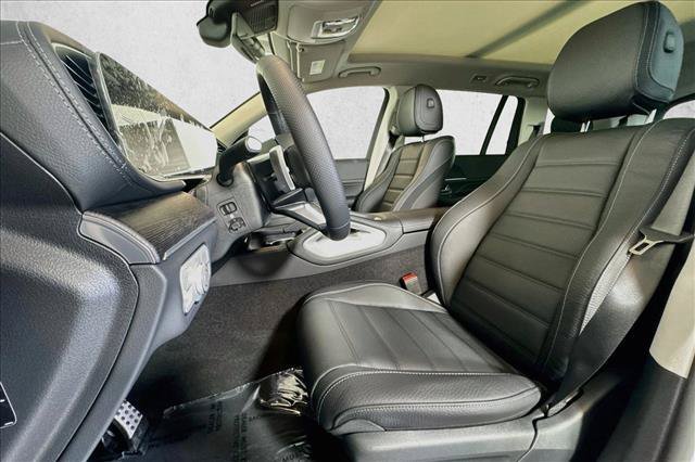 New 2026 MANUFAKTUR Moonlight White Metallic Mercedes-Benz GLS 450 image 48