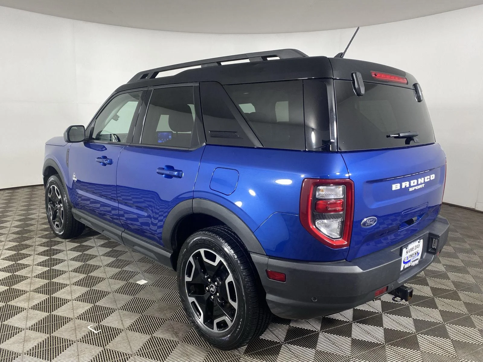 Used 2024 Atlas Blue Ford Outer Banks image 5