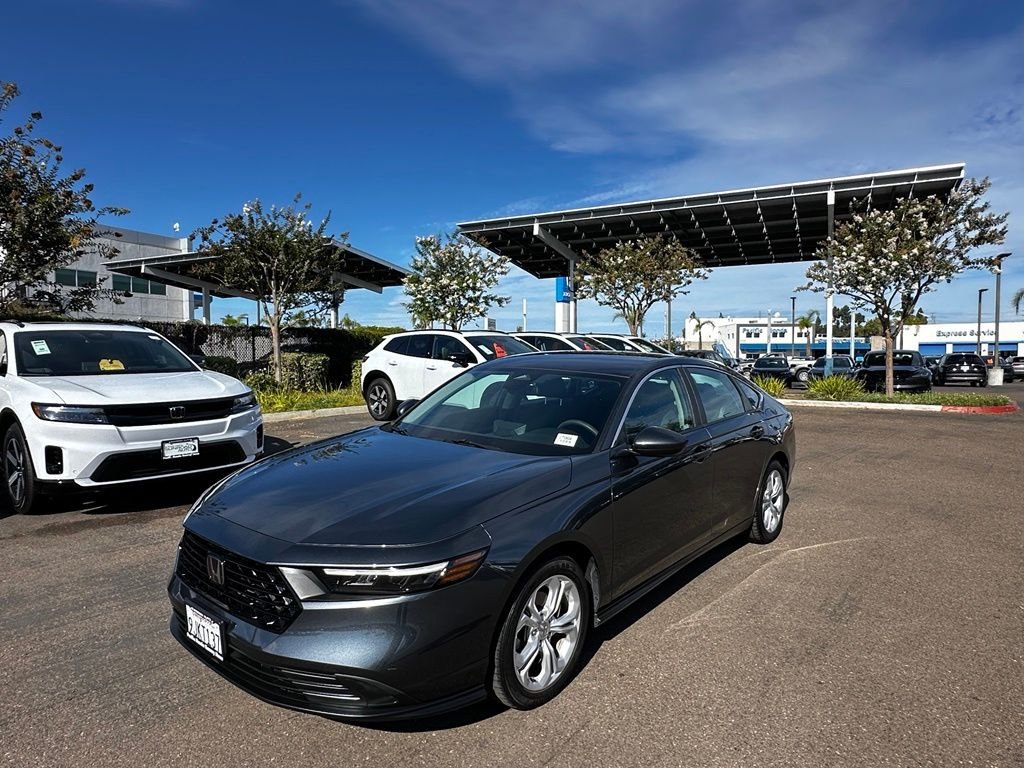 Used 2024  Honda LX image 2