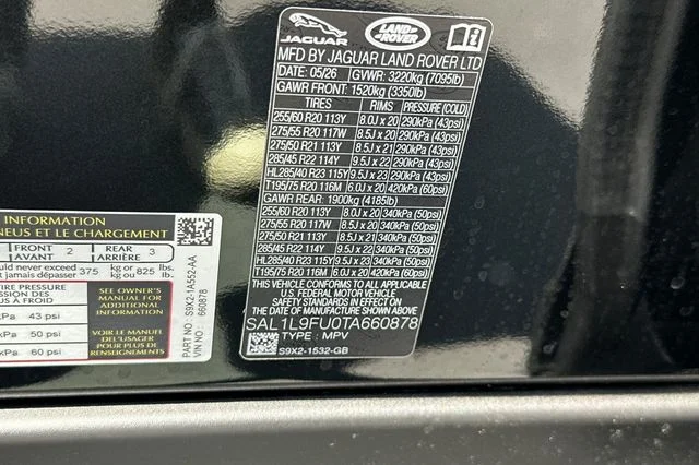 New 2026 Santorini Black Land Rover Dynamic SE image 28