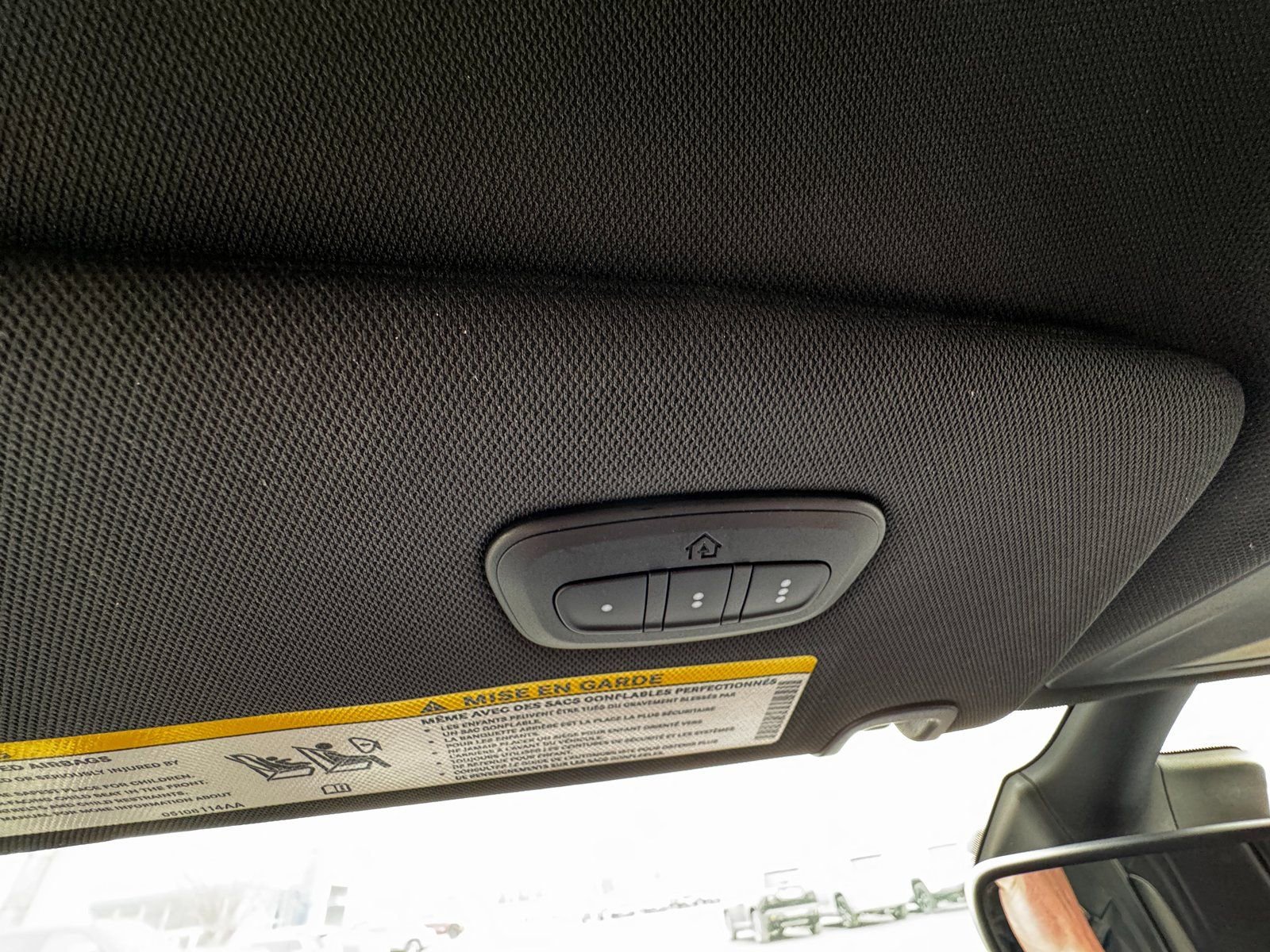 Used 2025  Chrysler Select image 21
