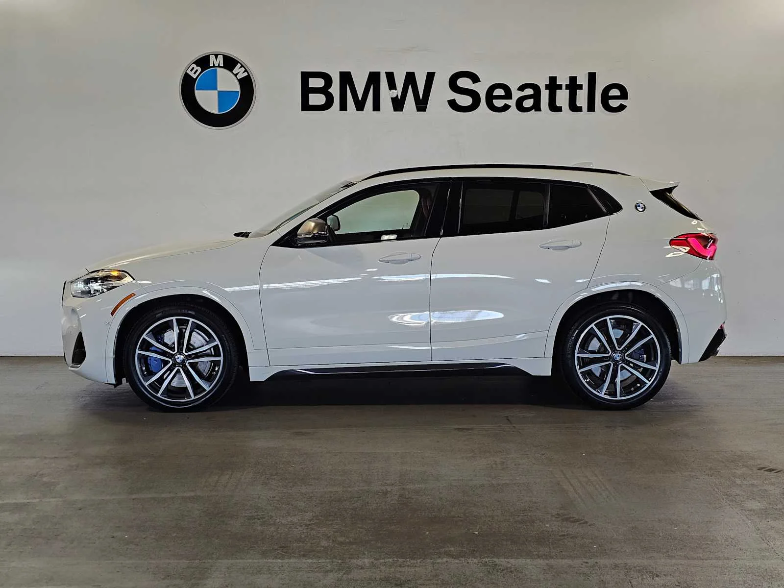 Used 2020 Alpine White BMW M35i image 3