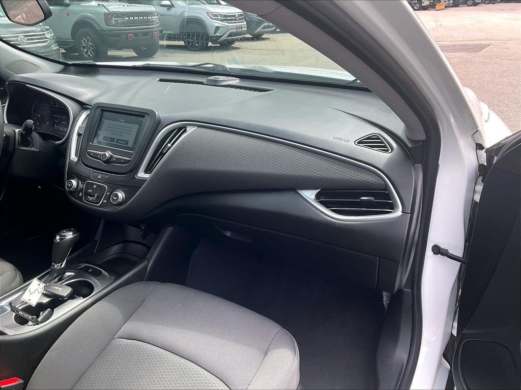 Used 2017 White Chevrolet LS image 13