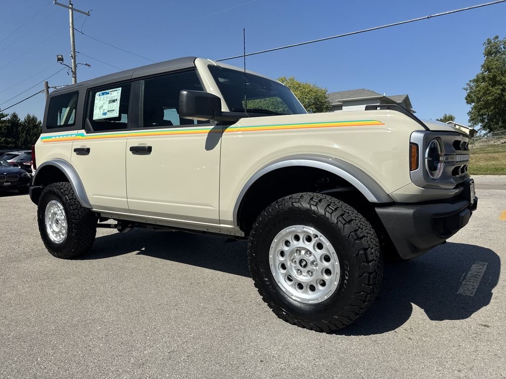 2025 Ford Bronco Base photo 3