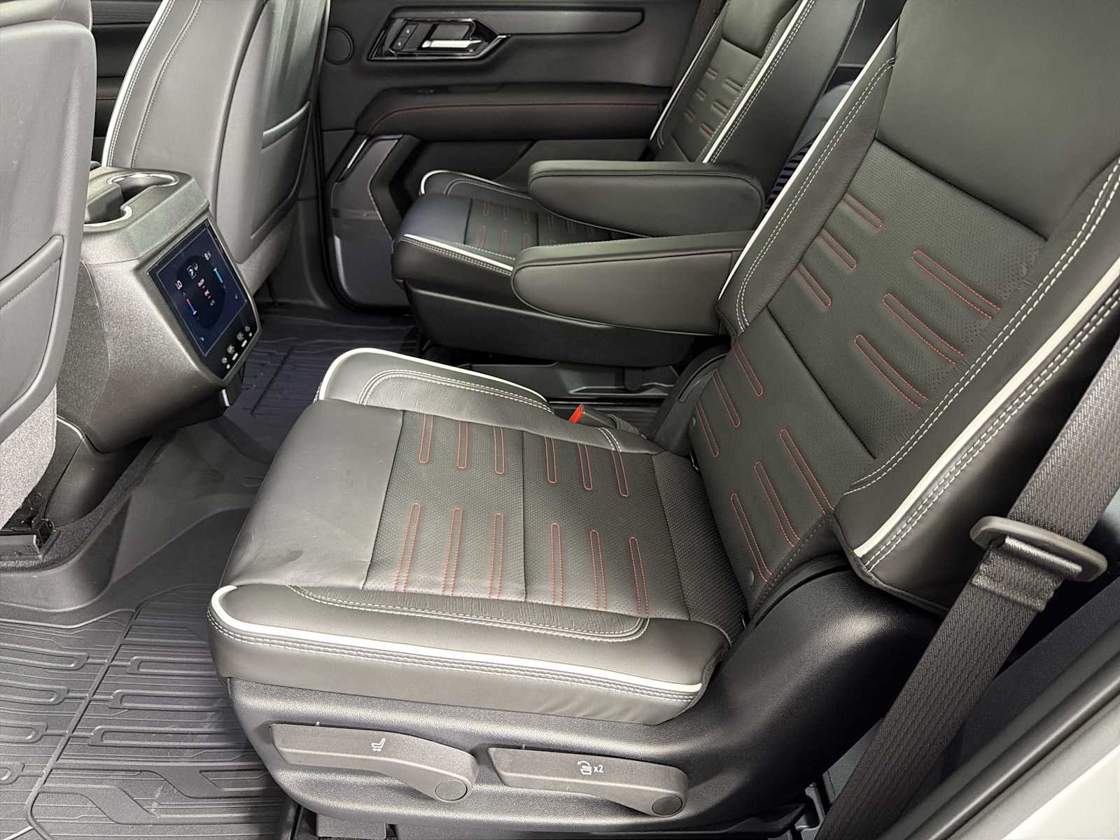 2026 GMC Yukon AT4 Ultimate - Photo 24