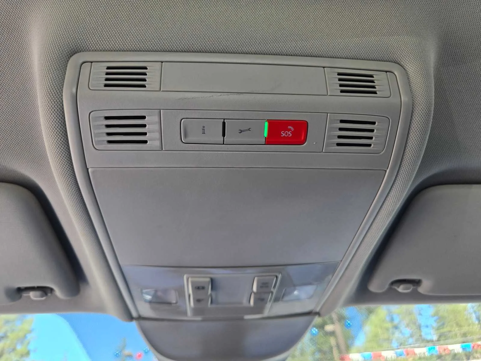 Used 2024  Volkswagen S image 17