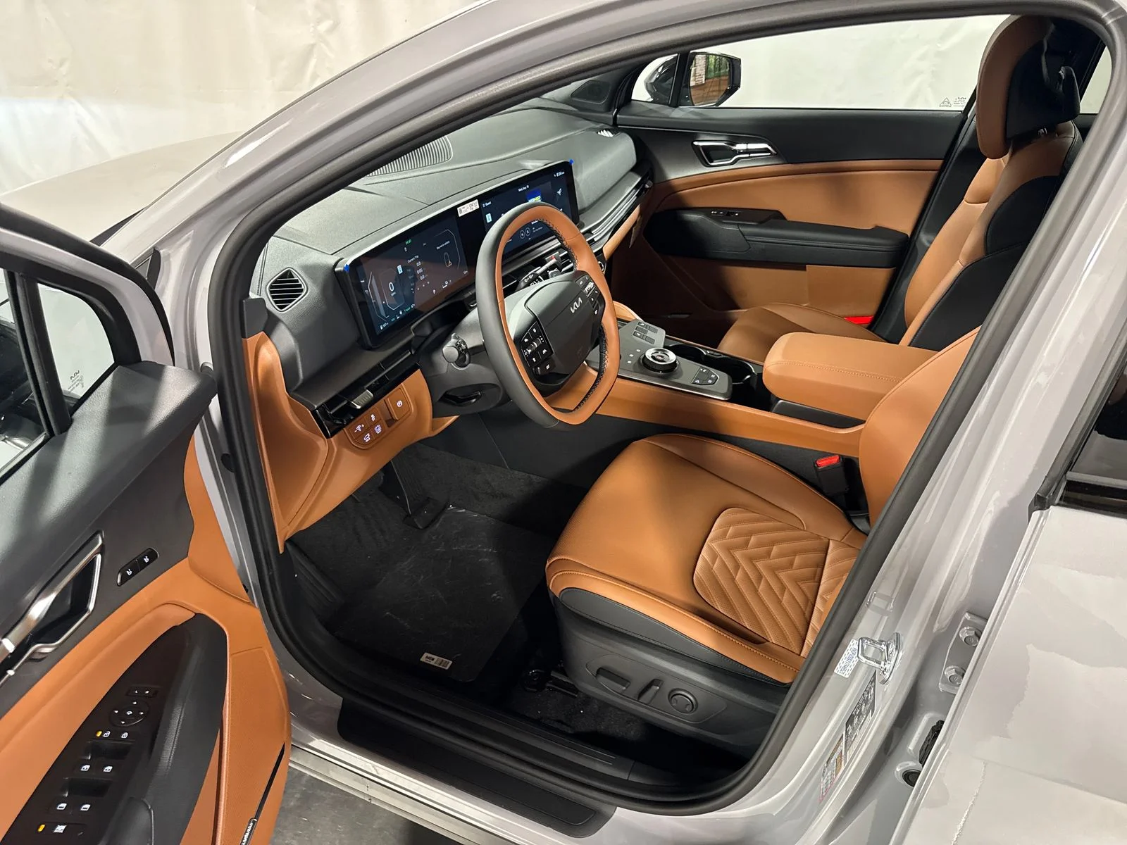 New 2027 Wolf Gray Kia X-Line image 3