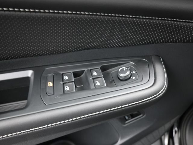Used 2026  Volkswagen 2.0T SE w/Technology image 13