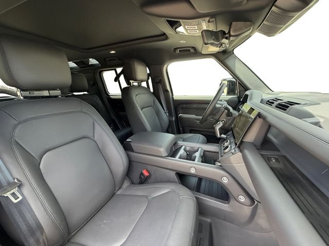 New 2026 Santorini Black Land Rover X-Dynamic SE image 16