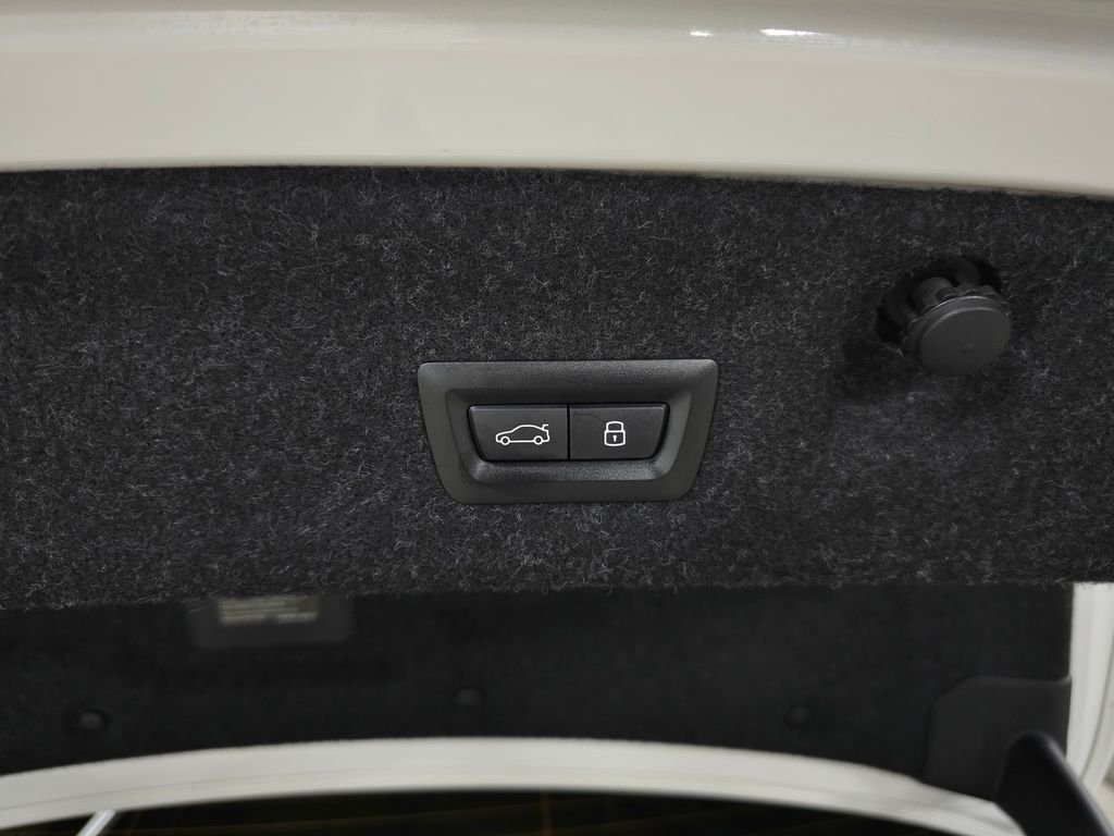 Used 2026 Alpine White BMW Competition image 9