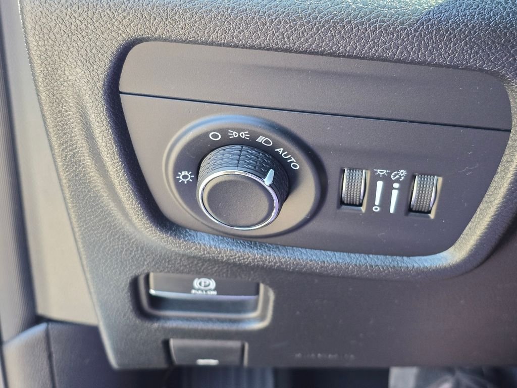 Used 2025 White Jeep Altitude X image 25