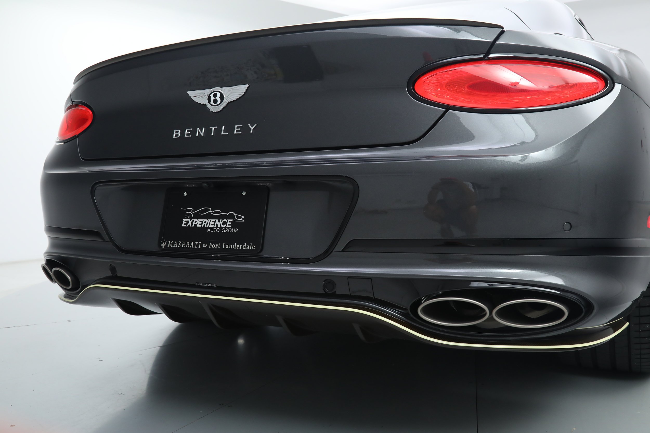 Used 2024 Gray Bentley  image 16