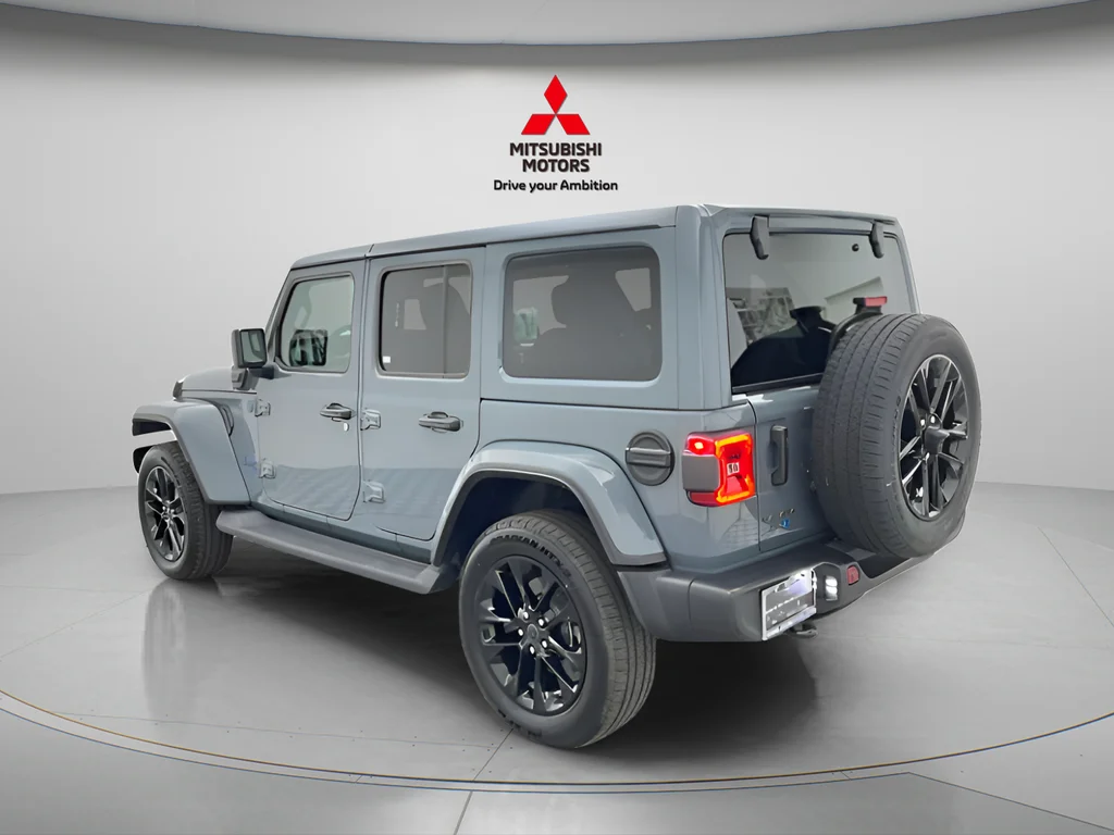 Used 2025 Anvil Clear Coat Jeep Sahara 4xe image 6