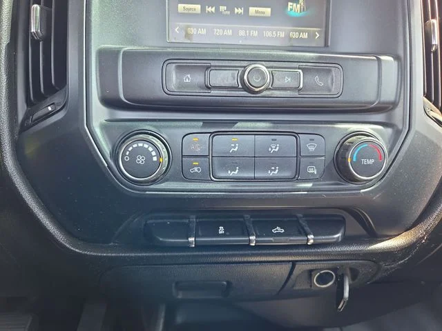 Used 2018 White GMC Base image 18