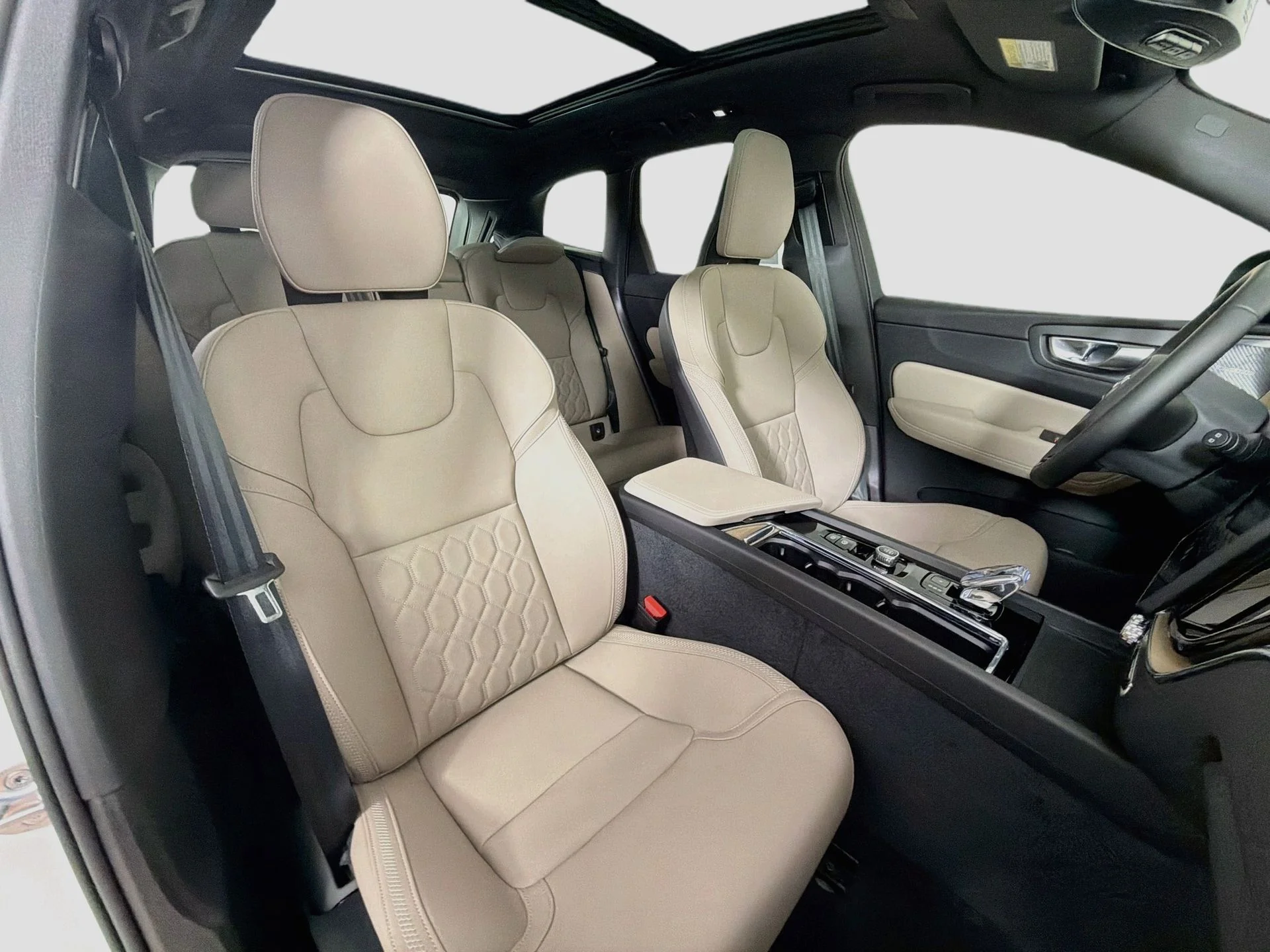 New 2026 Crystal White Volvo Plus image 27