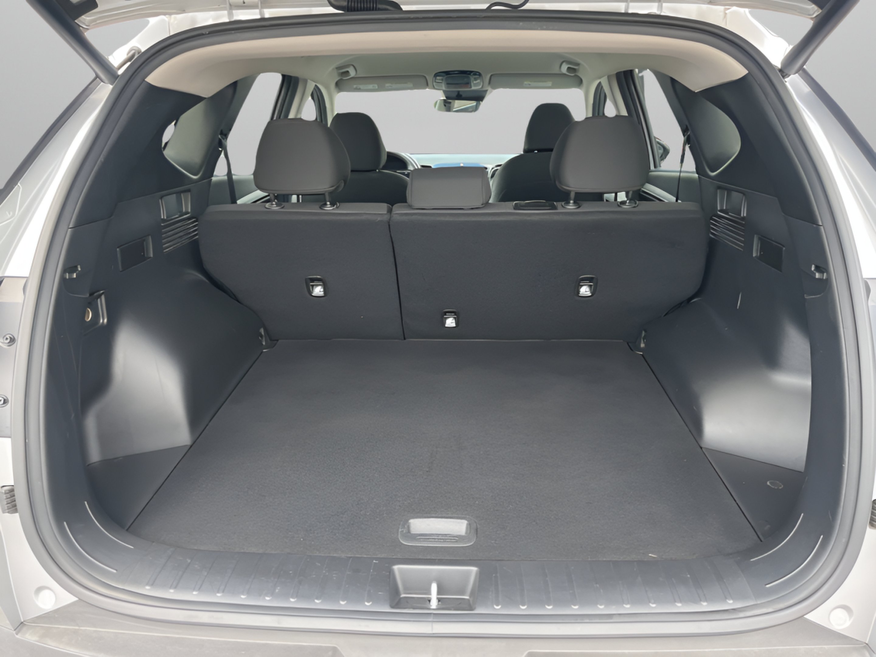 Used 2024 Shimmering Silver Hyundai Blue image 19