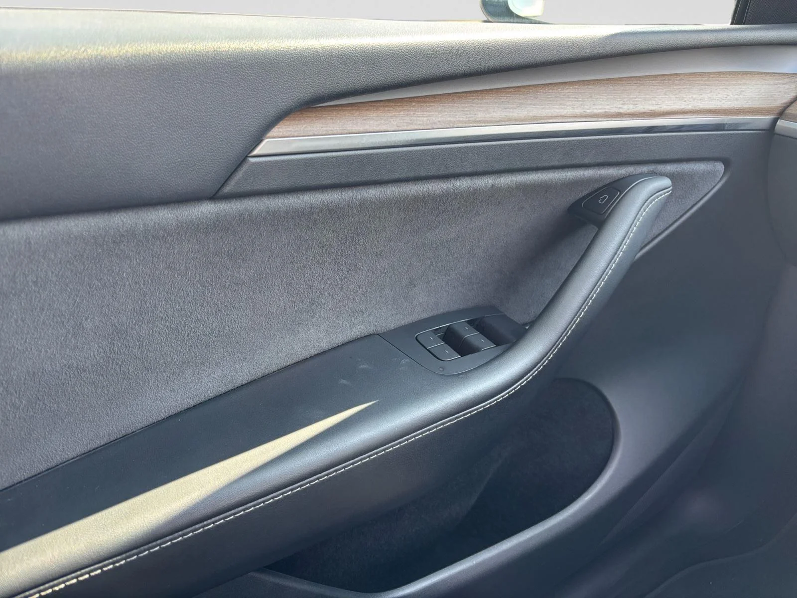 Used 2023  Tesla Performance image 17