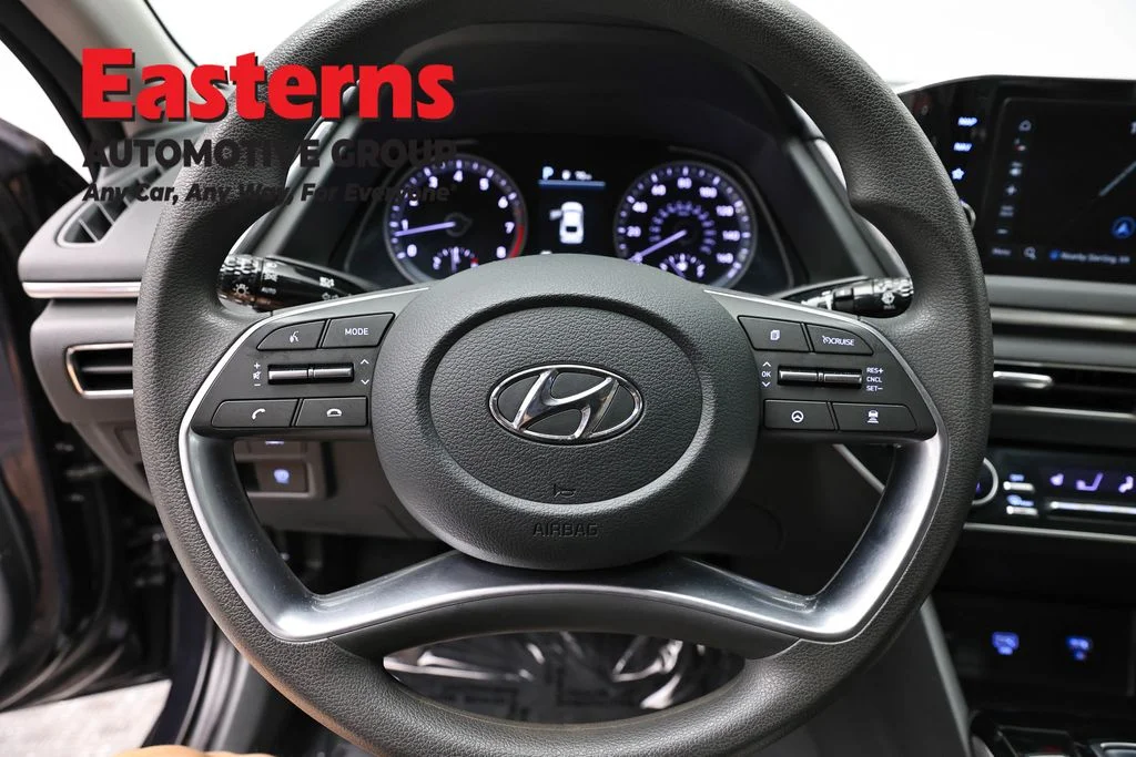 Used 2023 Blue Hyundai SEL image 10