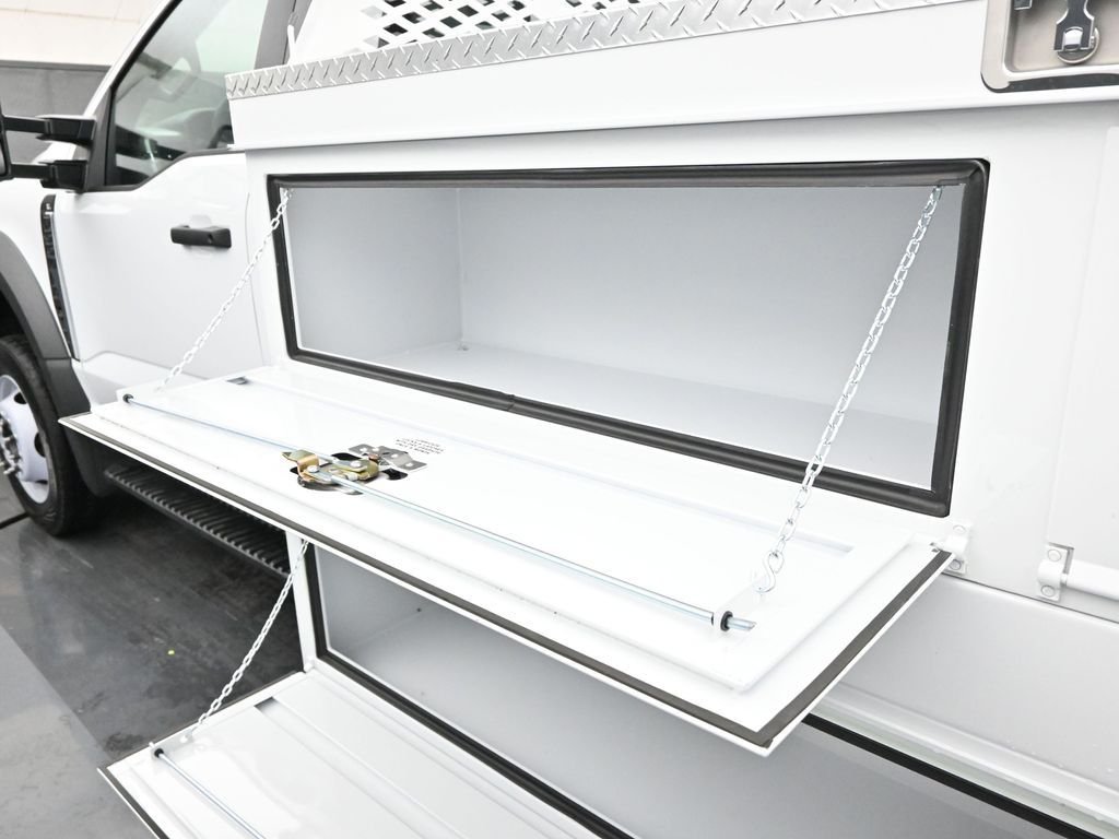 New 2025 Oxford White Ford XL image 17