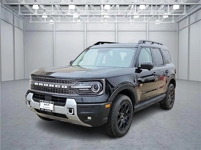 Used 2025 Black Ford Badlands 4x4 image 1