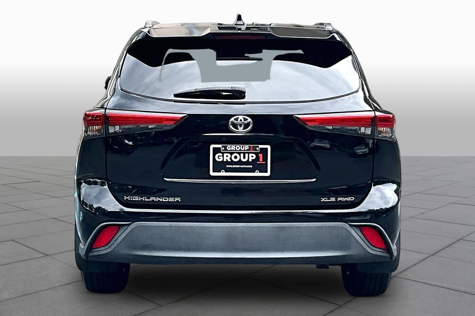 Used 2021 Midnight Black Metallic Toyota XLE image 5