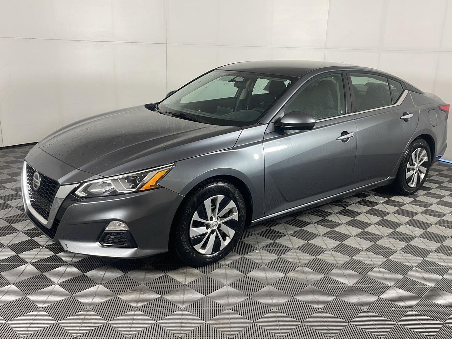Used 2019 Gun Metallic Nissan 2.5 S image 1