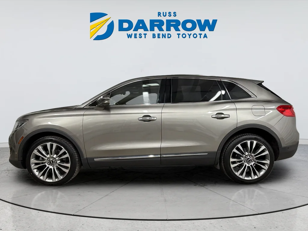 Used 2017 Gray Lincoln Reserve image 2
