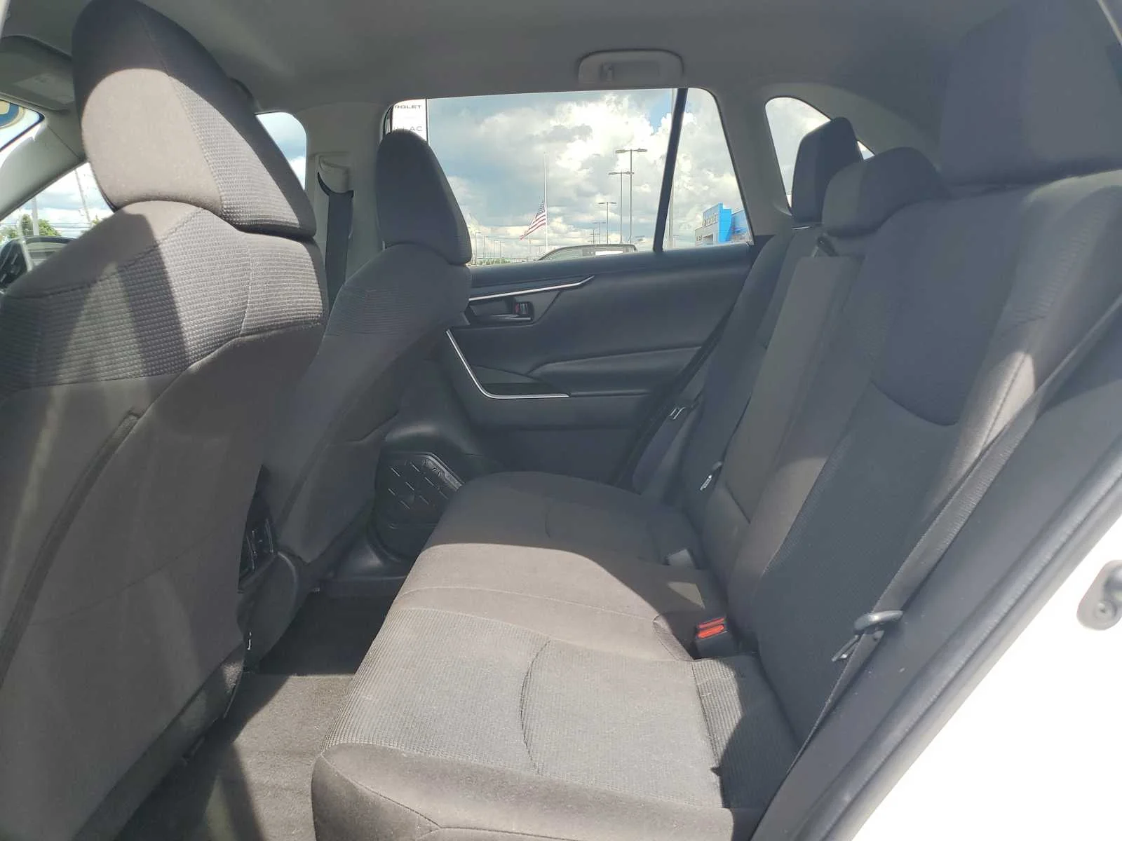Used 2022 White White Toyota LE image 18