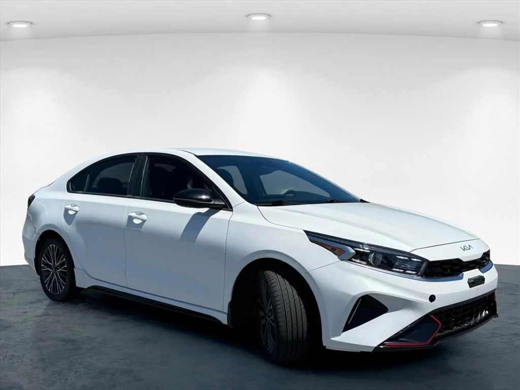 Used 2023 White Kia GT-Line image 13